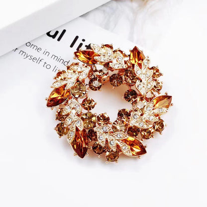 Wysokiej jakości broszka w kształcie liścia z kryształkami