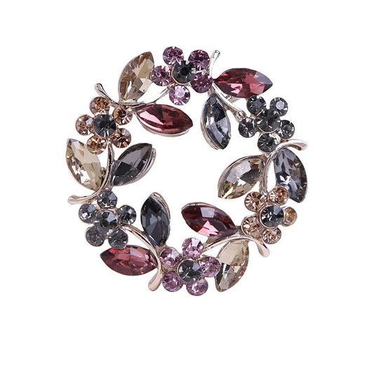 Hochwertige Blattbrosche mit Strasssteinen