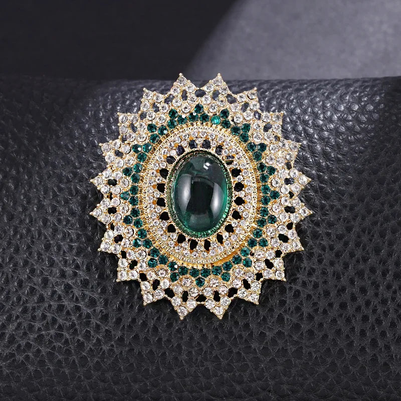 Wysokiej jakości broszka w kształcie liścia z kryształkami