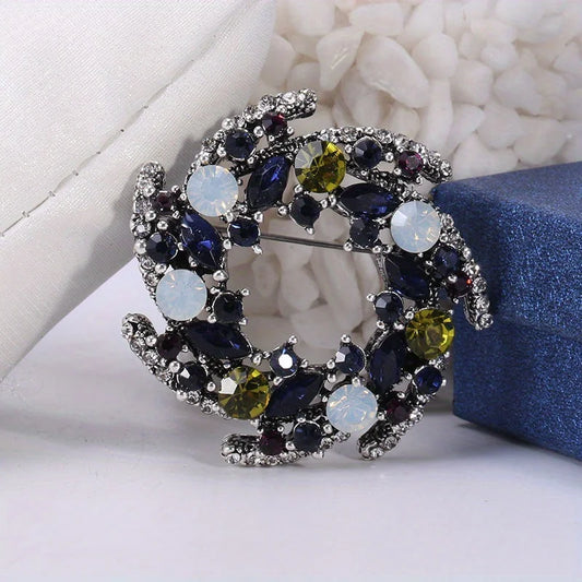 Hochwertige Blattbrosche mit Strasssteinen