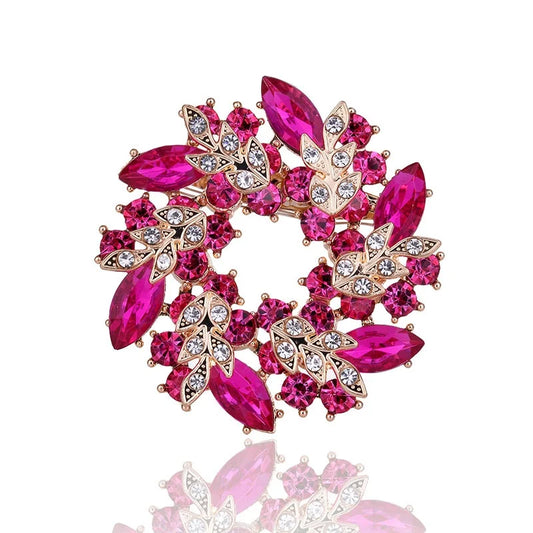 Hochwertige Blattbrosche mit Strasssteinen
