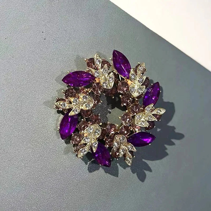 Wysokiej jakości broszka w kształcie liścia z kryształkami