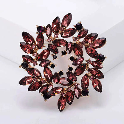 Wysokiej jakości broszka w kształcie liścia z kryształkami