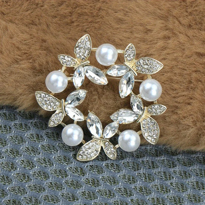 Wysokiej jakości broszka w kształcie liścia z kryształkami