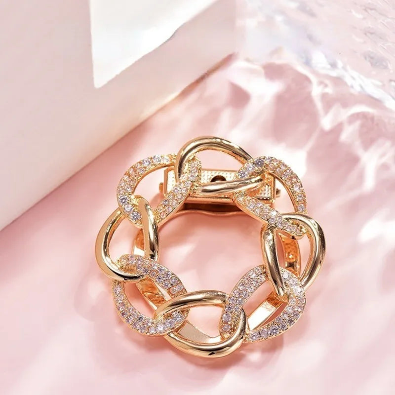 Wysokiej jakości broszka w kształcie liścia z kryształkami