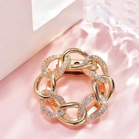 Hochwertige Blattbrosche mit Strasssteinen