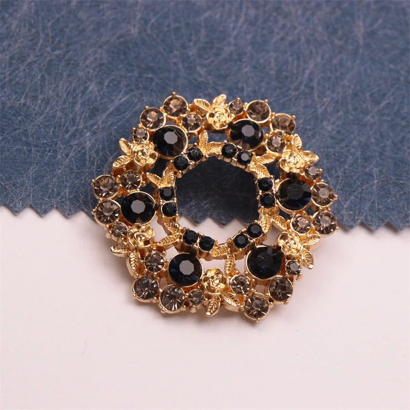 Wysokiej jakości broszka w kształcie liścia z kryształkami